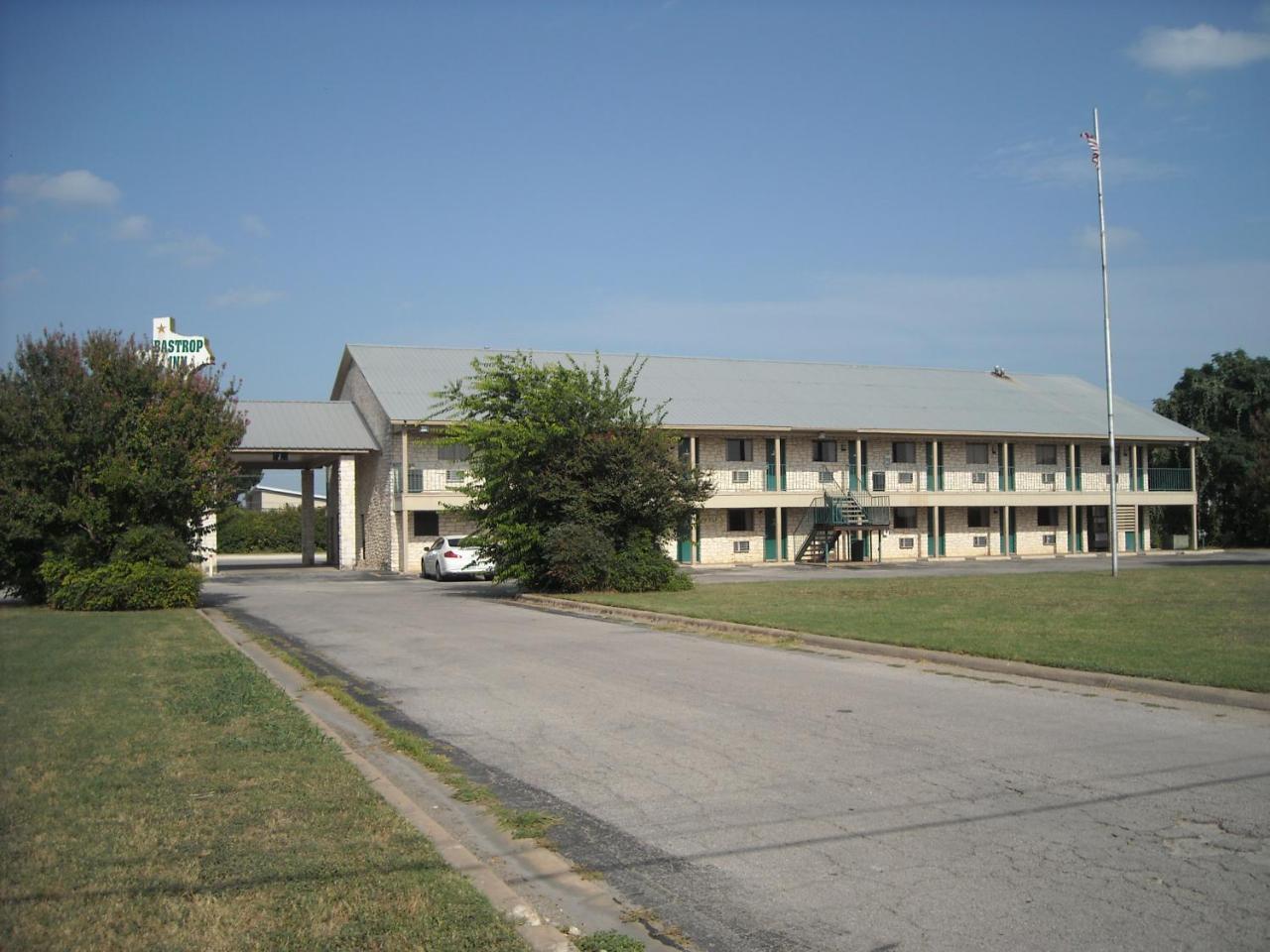Bastrop Inn Zewnętrze zdjęcie